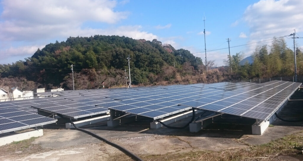 雲が速く動き日照が変動する