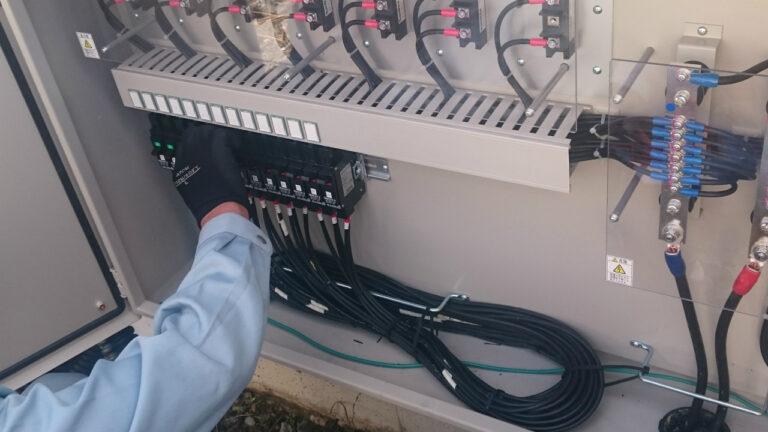 ①該当のストリングのみ通電させる