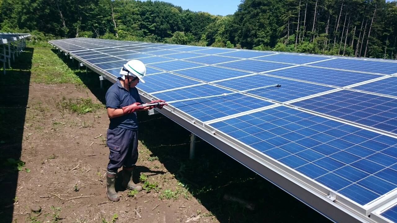 ソラメンテiSのパネル点検作業