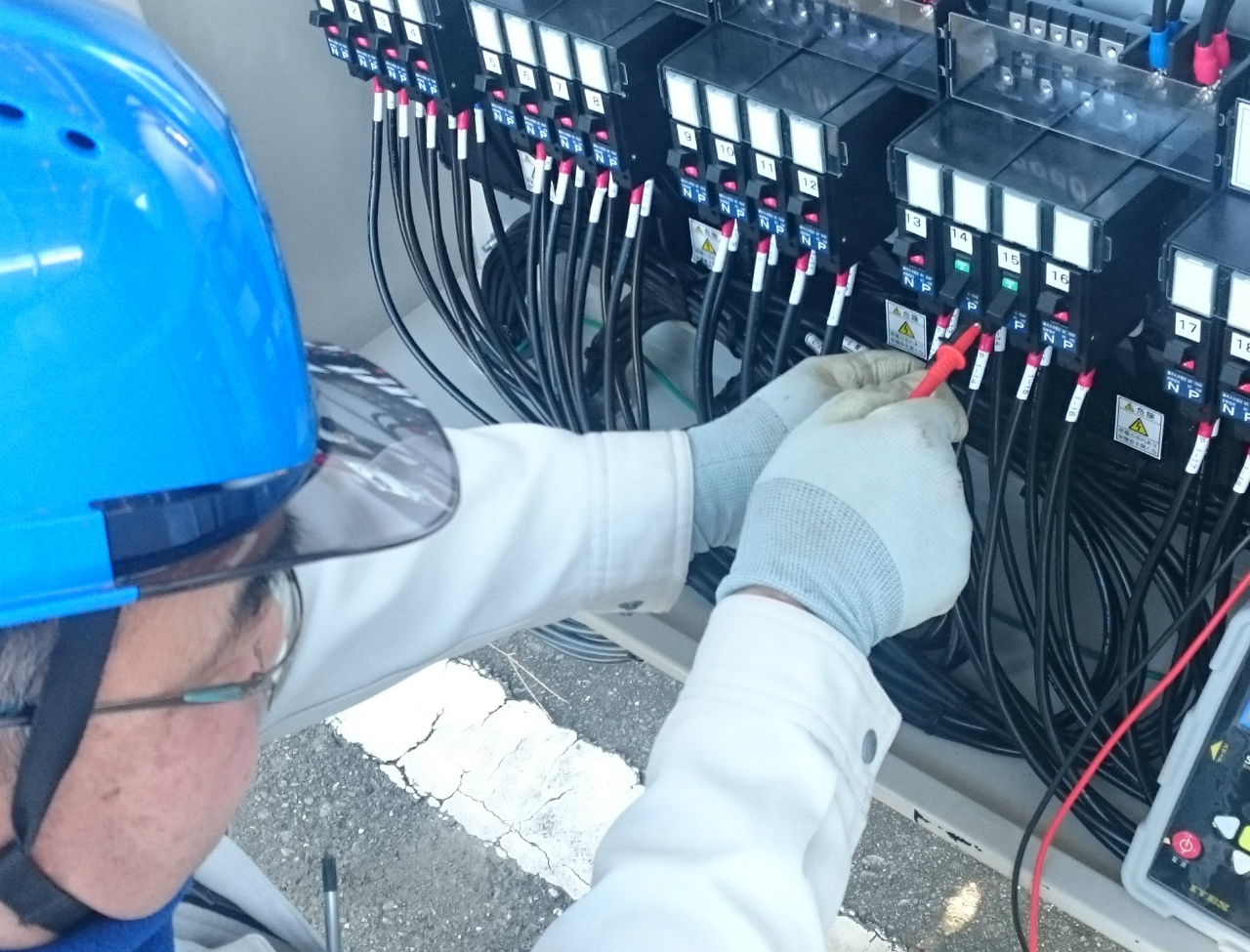 直流側のストリングをソラメンテ-Zで点検する